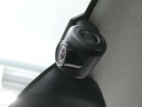 【ドラレコ搭載車】今や必需品のドライブレコーダー搭載車です。万が一のトラブルのときにも役に立つドライブレコーダーを装備しています。側面衝突や幅寄せ・割り込み対策に!