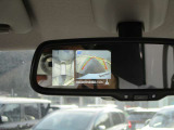 アラウンドビューモニターの映像はルームミラーにも映しだせます。