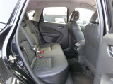 ◆後部座席◆後席も大人の方でもゆったり乗れるスペースを確保。足元も深くシートのクッションも柔らかくロングドライブの疲労を軽減してくれます。
