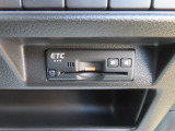 『ETC搭載』 高速利用時に便利なETCを搭載しております。高速道路での利用がスムーズになります!これで長旅も楽々♪納車時にセットアップをさせていただきますので、カードを差し込むだけでご利用いただけま