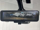 【インテリジェント ルームミラー】車両後方のカメラ映像をミラー面に映し出すので、車内の状況や、天候などに影響されずいつでもクリアな後方視界が得られます!