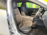 運転席シート廻りは使用感も少なく、良好な状態となっています。前オーナー様が丁寧に使っていたことがよくわかりますね。