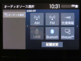 ディスプレイオーディオを装備。スマホとクルマをつなぐことで、これまでのナビに加えて、いろんなサービスが楽しめます。