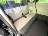 後部座席も気になるようなキズ・汚れやへたり等、大きなダメージはなく、良好な状態です。