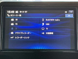HDMI接続スマホミラーリング機能は、スマートフォンの画面をナビディスプレイに映し出します。YouTubeなどのアプリやナビゲーションを大画面で確認可能。家族みんなで楽しいドライブができますね♪