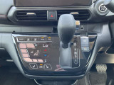 タッチパネル式オートエアコン・前席シートヒーター 装備☆CVT無段変速機 変則ショックが少なく低燃費