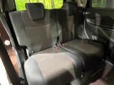 後部座席も気になるようなキズ・汚れやへたり等、大きなダメージはなく、良好な状態です。