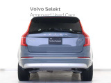 クリーンでエレガントなスカンジナビアン・デザイン、筋肉を思わせる躍動感を表現する、エッジが効いた流麗なエクステリア。SUVの力強い存在感が、確かなボルボのアイデンティティとして主張されています。