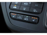運転席と助手席に温度調整があるシートヒーターを装備しております。寒い朝はクルマに乗り込んですぐにシートヒーターを作動させれば温かさが広がり快適なドライブが始まります。
