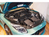 心臓部には出力4.0リッターのV8ツインターボチャージV8エンジンが脈動し、アストンマーティンの五感を揺さぶるエギゾーストサウンドをお楽しみください。