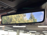 【デジタルインナーミラー】後席の大きな荷物や同乗者で後方が確認しづらい時でも安心!カメラが撮影した車両後方の映像をルームミラー内に表示。クリアな視界で状況の確認が可能です!