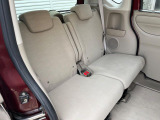 後部座席も気になるようなキズ・汚れやへたり等、大きなダメージはなく、良好な状態です。