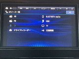 大画面9インチナビは視認性が良いですね!音声案内やリアルタイム交通情報など、運転を助ける多彩な機能を備え、安全・快適なドライブをサポートします。Bluetooth連携でハンズフリー通話も可能です!
