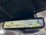 【デジタルインナーミラー】後席の大きな荷物や同乗者で後方が確認しづらい時でも安心!カメラが撮影した車両後方の映像をルームミラー内に表示。クリアな視界で状況の確認が可能です!