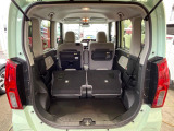後席を格納すると、これだけの広さが!シーンに合わせたシートアレンジで、大きな荷物も積むことが出来ます♪