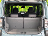 普段のお買い物や通勤、送迎等に十分な荷室スペースを確保しております。セカンドシートを倒すと、大きな荷物の積載も可能です♪