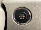 プッシュスタート式です。キーを鞄から出さずにエンジン始動が可能です。
