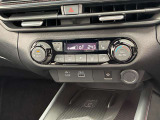 車内を快適な温度にしてくれるオートエアコン 前席シートヒーター装備