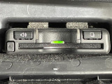 【ETC】有料道路を利用する際に料金所で停止することなく通過できる、ETC車載器(ノンストップ自動料金収受システム機器)が装備されています。セットアップを行うことで利用可能になります。