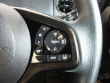 ハンドル右側にはクルーズコントロールのスイッチが装備され運転中の操作も安心して行えます!