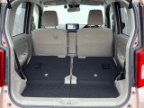 普段のお買い物や通勤、送迎等に十分な荷室スペースを確保しております。セカンドシートを倒すと、大きな荷物の積載も可能です♪