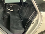 広々とした後部座席です♪気になるキズや汚れなどなく良好な状態です。
