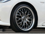 ホイールにはKUHLオリジナル【VERZ-WHEELS DDR02 19インチAW】が装着されております!カラーはクリスタルブラックカラーとなっており、光沢により高級感あふれるホイールで御座います!
