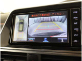 バックガイドモニターで、後方を確認しながら安心して駐車することができます。運転初心者も熟練者も必須の機能ですよ!