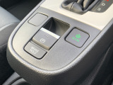 電動パーキングブレーキ・オートブレーキホールドです。ボタンを引っ張るだけでサイドブレーキがかかります。オートブレーキホールドは信号待ちや渋滞でもブレーキを踏み続ける必要なし!楽に運転できます!