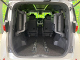 普段のお買い物や通勤、送迎等に十分な荷室スペースを確保しております。セカンドシートを倒すと、大きな荷物の積載も可能です♪