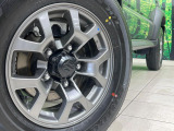 【純正15インチアルミホイール】外観にマッチした純正アルミホイールを装着しております。各種社外アルミホイールや、スタッドレスタイヤも取扱いしております。是非ご相談ください♪