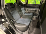 後部座席も気になるようなキズ・汚れやへたり等、大きなダメージはなく、良好な状態です。
