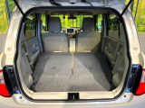 普段のお買い物や通勤、送迎等に十分な荷室スペースを確保しております。セカンドシートを倒すと、大きな荷物の積載も可能です♪