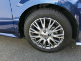 純正の16インチアルミホイール付きです。