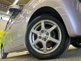 【14インチアルミホイール】外観にマッチしたアルミホイールを装着しております。各種アルミホイールや、スタッドレスタイヤも取扱いしております。是非ご相談ください♪