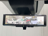 【インテリジェント ルームミラー】車両後方のカメラ映像をミラー面に映し出すので、車内の状況や、天候などに影響されずいつでもクリアな後方視界が得られます!