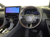 上質で落ち着いた印象のインパネ。視界も広々で運転しやすいです。