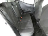 後部座席も当然、綺麗・清潔に仕上げております。内装の綺麗なお車は気持ちが良いですね。