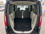 後席を格納すると、これだけの広さが!シーンに合わせたシートアレンジで、大きな荷物も積むことが出来ます♪