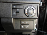 運転席右側のスイッチパネル。エンジンはボタンひとつでスマートに始動できます。
