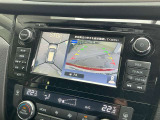空から見たような映像で駐車ができるアラウンドビューモニター。ひと目でわかるセンサーに前後の衝突被害軽減ブレーキ付き。
