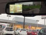 アラウンドビューモニターを装備!駐車の際にナビ画面に車を真上から捉えた映像が映ります。駐車の時とても便利です♪ナビのモニターに映るので大きく見やすいですね!