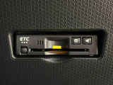 ETCカードを挿入することで高速道路を利用する際の支払いがキャッシュレスになったり、ETCスマートインターチェンジが利用できたり、とても便利なアイテムです!保証は修理保証のみとなります。