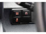 EVモードは電気モーターのみを使って走行するモードです。深夜の住宅街、屋内駐車場でエンジン騒音や排気ガスを気にすることなく走行できます。