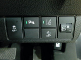 パーキングセンサーや横滑りを防ぐVSA等のスイッチ類は運転席の右側、手の届きやすい位置にあります。