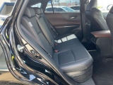 後部座席も気になるようなキズ・汚れやへたり等、大きなダメージはなく、良好な状態です。