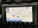 純正ナビを装備。タッチパネル式で使いやすく、お出かけもラクラクです。