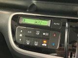 <フルオートエアコン>汗ばむ夏・じめじめする梅雨・寒い冬でも簡単操作で1年中快適なカーライフが楽しめます!オートモード以外にも風の調節や温度調節もできます!