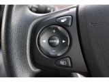 ハンドル左部分でオーディオ操作が可能。そのため、運転中でも目線をずらさずに安全運転♪また、メーターの表示切替もダイヤル式でお好みに合わせられます。