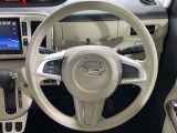 【ステアリング】軽い力で扱いやすいハンドルです。目立つ傷やスレなどなく綺麗な状態です!除菌プランいれていただくとさらに快適に!清潔なお車はお子様にも安心ですね!